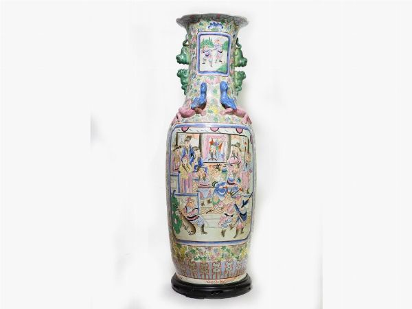 Grande vaso a balaustro in porcellana  - Asta Arredi e dipinti antichi - Associazione Nazionale - Case d'Asta italiane