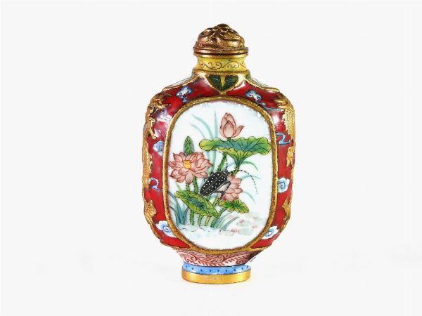 Snuff bottle in smalto  - Asta Arredi e dipinti antichi - Associazione Nazionale - Case d'Asta italiane