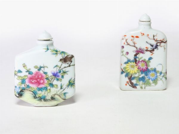 Due snuff bottles in porcellana  - Asta Arredi e dipinti antichi - Associazione Nazionale - Case d'Asta italiane
