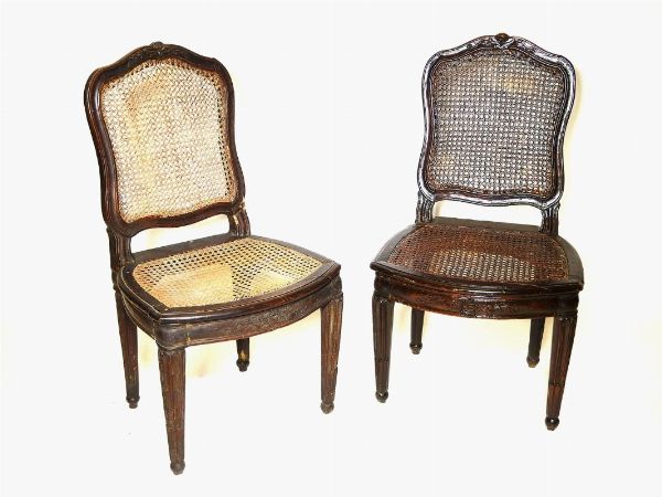 Serie di tre sedie in noce  - Asta Arredi e dipinti antichi - Associazione Nazionale - Case d'Asta italiane