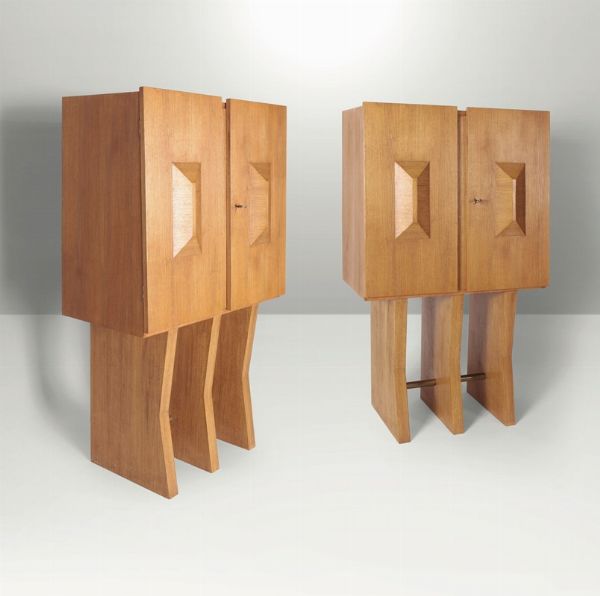 Coppia di mobili contenitori con struttura in legno naturale.  - Asta Design 200 - Associazione Nazionale - Case d'Asta italiane