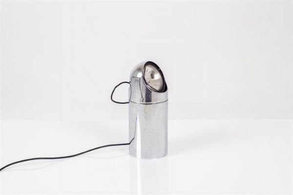 ARREDOLUCE : Lampada da tavolo in metallo cromato. Etichetta del produttore Anni '60 h cm 33  - Asta Design - Associazione Nazionale - Case d'Asta italiane