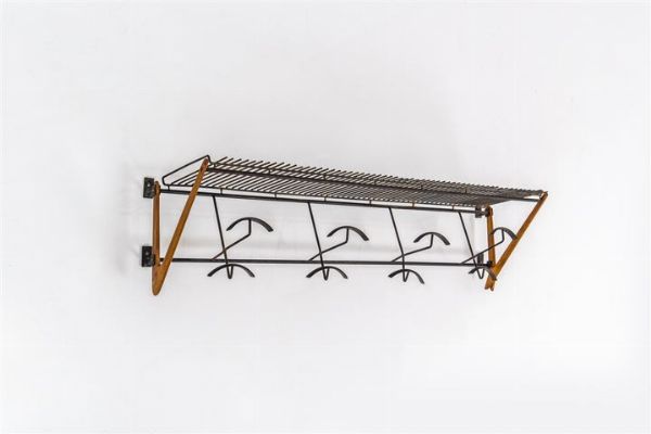 PRODUZIONE ITALIANA : Appendiabiti in metallo e legno. Anni '50 cm 29x119x30  - Asta Design - Associazione Nazionale - Case d'Asta italiane