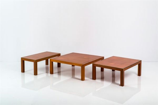 PRODUZIONE ITALIANA : Tre tavolini in legno di teak con profili in ottone. Anni '60 rispettivamente cm 35x90x45  35x90x90  35x90x70  - Asta Design - Associazione Nazionale - Case d'Asta italiane