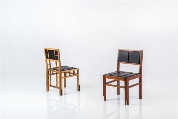 SCARPA AFRA E TOBIA : Due sedie impilabili in legno di noce e imbottitura in pelle. Prod. Bernini anni '70 rispettivamente cm 80x39 5x44 e cm 78x45x47  - Asta Design - Associazione Nazionale - Case d'Asta italiane