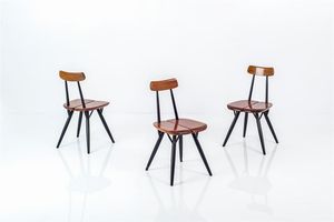 TAPIOVAARA ILMARI - Tre sedie con struttura in legno ebanizzato  sedute in legno massello. Prod. Artek anni '50 Marchio a fuoco del  [..]