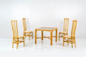 PRODUZIONE ITALIANA - Tavolo e quattro sedie con struttura in bamboo  piano in vetro  sedute imbottite rivestite in tessuto. Anni '70  [..]