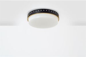 PRODUZIONE ITALIANA - Lampada a plafone in metallo verniciato e ottone  diffusore in plexiglass. Anni '50 cm 10x40