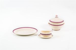 Ponti Gio - Zuppiera  piatto e salsiera in ceramica bianca con bordo decorato in policromia. Marcato Richard-Ginori S. Cristoforo  [..]
