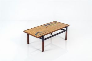 PRODUZIONE ITALIANA - Tavolino con struttura in metallo verniciato  piano in metallo smaltato. Anni '50 cm 36x101x50