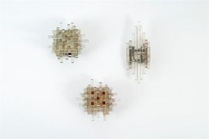POLIARTE - Serie di tre lampade a parete costituite da prismi in vetro massello di Murano. Anni '70 rispettivamente cm 10x49  [..]