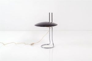GECCHELIN BRUNO - Lampada da tavolo in ottone nichelato  paralume in metallo smaltato. Anni '70 h cm 62
