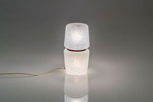 MANIFATTURA MURANESE - Lampada da tavolo in vetro stampato e alluminio. Anni '60 h cm 34