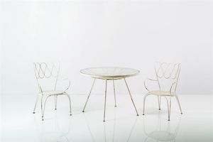 Ponti Gio - Tavolo e due poltroncine da giardino in metallo verniciato  piano del tavolo in vetro marcato Vitrex. Prod. Casa  [..]