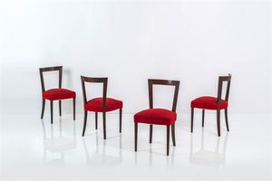 PRODUZIONE ITALIANA - Quattro sedie con struttura in legno di mogano  sedile imbottito rivestito in tessuto. Anni '50 cm 85x47x47