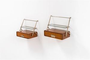CAVATORTA SILVIO - Coppia di comodini in legno di teak  sostegno in ottone nichelato e piano in vetro. Anni '50 cm 45x51x30
