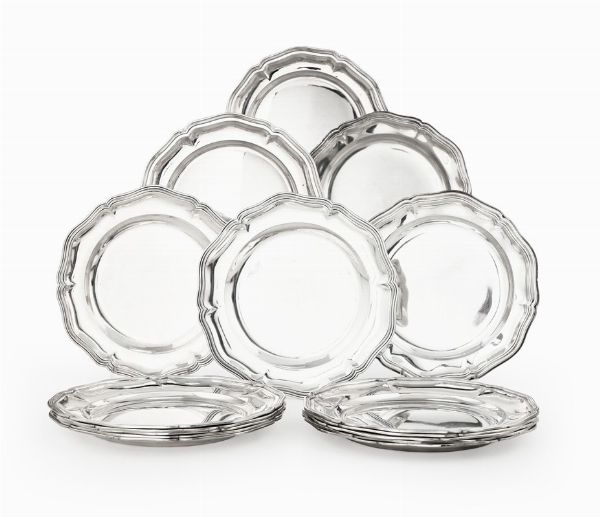 Sedici piatti in argento, manifattura Italiana del XX secolo  - Asta 	L'Art de la Table - Associazione Nazionale - Case d'Asta italiane