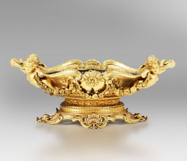 Importante centrotavola in bronzo fuso, dorato e cesellato, Francia, XIX secolo  - Asta 	L'Art de la Table - Associazione Nazionale - Case d'Asta italiane
