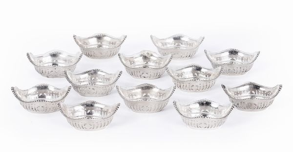 Dodici saliere in argento, USA XIX-XX secolo  - Asta 	L'Art de la Table - Associazione Nazionale - Case d'Asta italiane