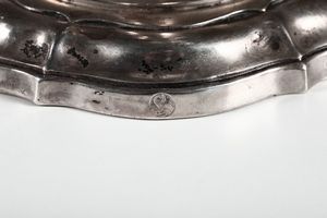 Coppia di candelieri in argento fuso e cesellato, Venezia XX secolo  - Asta 	L'Art de la Table - Associazione Nazionale - Case d'Asta italiane