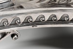 Centrotavola in argento, bollo non pertinente ad imitazione dell'argenteria russa  - Asta 	L'Art de la Table - Associazione Nazionale - Case d'Asta italiane