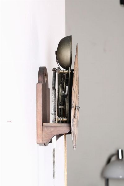 Pendola da muro in metallo dipinto, XIX secolo  - Asta Pendole e Orologi Antichi - Associazione Nazionale - Case d'Asta italiane