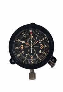 UNIVERSAL GENEVE - UNIVERSAL GENEVE, A.CAIRELLI ROMA, orologio da cruscotto aereo militare, in bachelite con cronografo. Realizzato nel 1930 circa