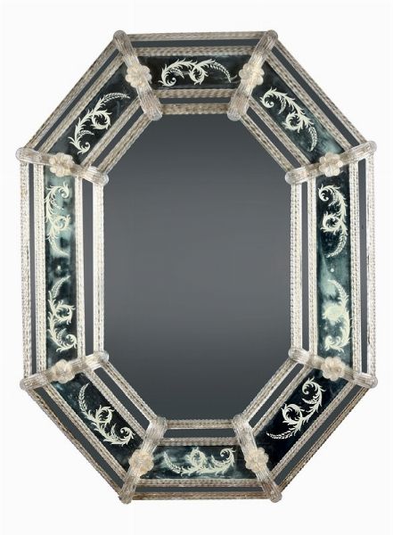 Specchiera ottagonale rivestita con vetri di Murano, XIX-XX secolo  - Asta Antiquariato - Associazione Nazionale - Case d'Asta italiane