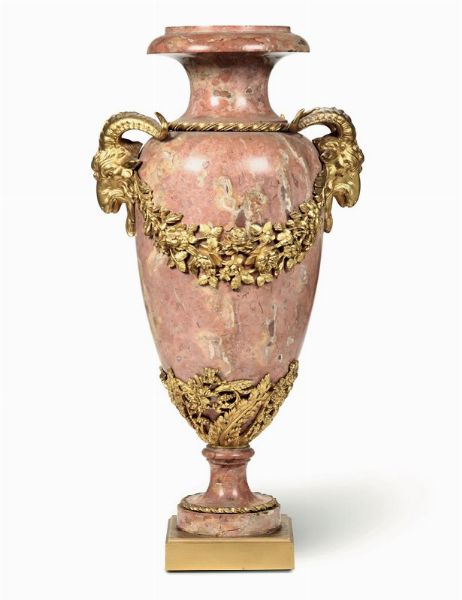 Grande vaso in marmo rosa con guarnizioni in bronzo dorato, XIX secolo  - Asta Antiquariato - Associazione Nazionale - Case d'Asta italiane