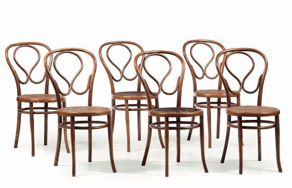 Salottino tipo Thonet, composto da divano e sei sedie in faggio curcato, XX secolo  - Asta Antiquariato - Associazione Nazionale - Case d'Asta italiane