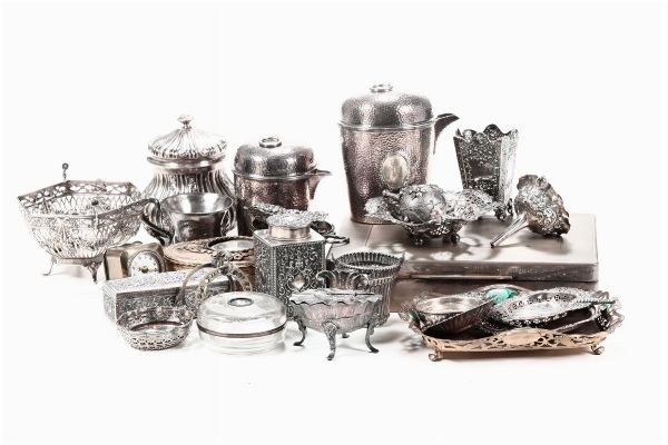 Lotto composto da oggetti vari in argento e metallo  - Asta Antiquariato - Associazione Nazionale - Case d'Asta italiane
