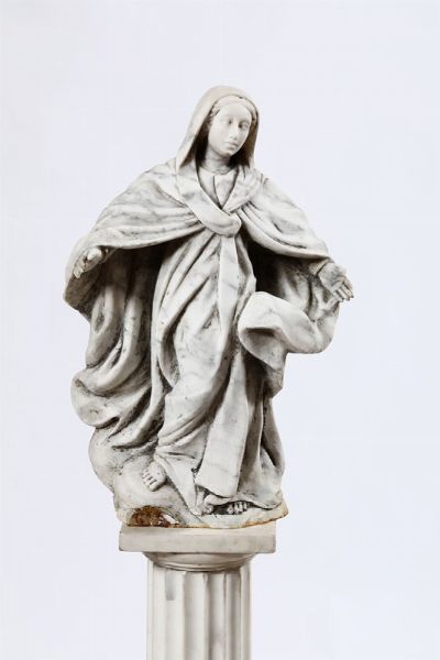 Madonna in marmo, scultore barocco del XVIII secolo  - Asta Antiquariato - Associazione Nazionale - Case d'Asta italiane