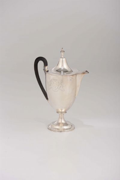 Caffettiera in argento sbalzato e cesellato, Londra 1829, argentiere H.C.  - Asta Antiquariato - Associazione Nazionale - Case d'Asta italiane