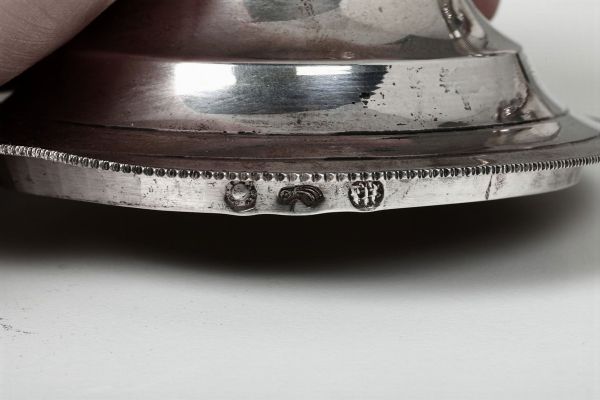 Zuccheriera in argento fuso e cesellato XIX secolo, bolli lombardo veneti  - Asta Antiquariato - Associazione Nazionale - Case d'Asta italiane