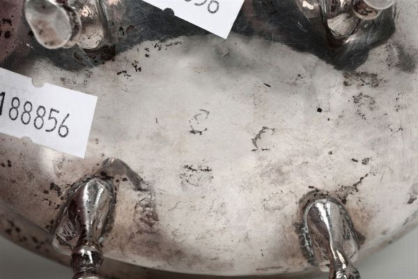 Zuccheriera in argento a barchetta con piedi a zoccolo, Venezia XVIII-XIX secolo  - Asta Antiquariato - Associazione Nazionale - Case d'Asta italiane