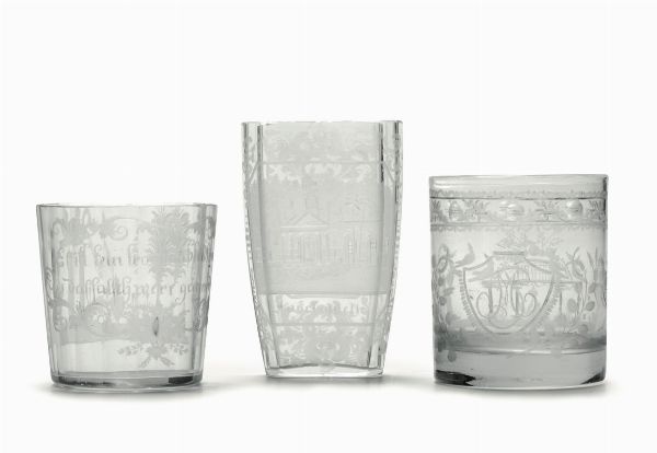 Gruppo di tre bicchieri in vetro inciso, XIX secolo  - Asta Antiquariato - Associazione Nazionale - Case d'Asta italiane