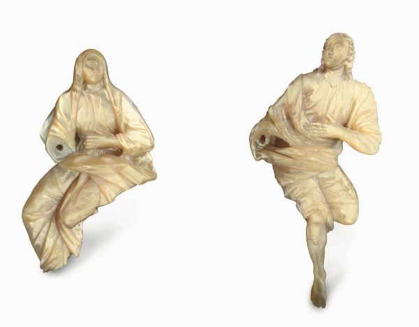 Due figure in madreperla (dolenti), manifattura europea del XVIII secolo  - Asta Antiquariato - Associazione Nazionale - Case d'Asta italiane