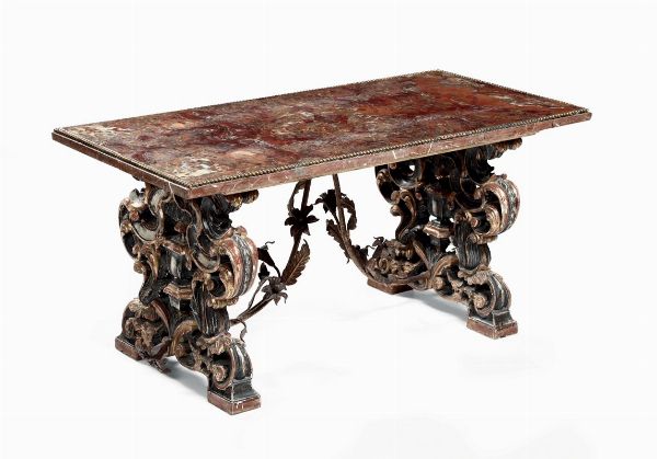 Tavolo basso in legno intagliato e dorato, elementi del XVIII secolo e successivi  - Asta Antiquariato - Associazione Nazionale - Case d'Asta italiane