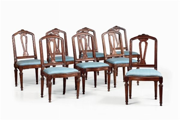 Otto sedie Luigi XVI in noce intagliato, fine XVIII secolo  - Asta Antiquariato - Associazione Nazionale - Case d'Asta italiane
