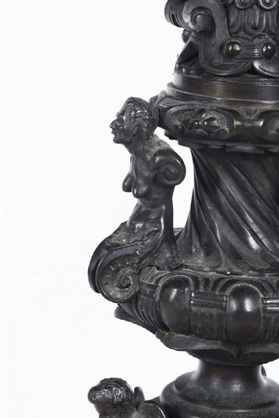 Torciera in bronzo fuso, cesellato e patinato, XIX secolo  - Asta Antiquariato - Associazione Nazionale - Case d'Asta italiane