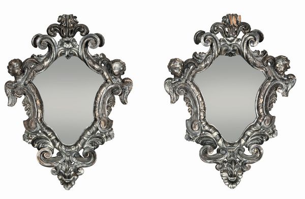 Coppia di specchiere con cornici in legno intagliato e argentato, XVIII secolo  - Asta Antiquariato - Associazione Nazionale - Case d'Asta italiane