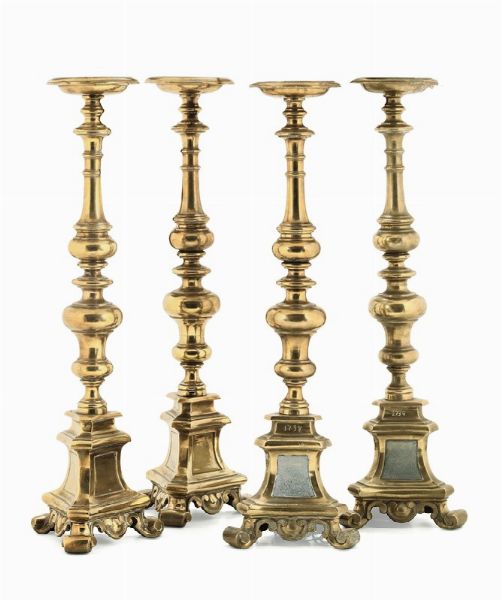 Gruppo di quattro candelieri torniti in bronzo dorato, datati 1738  - Asta Antiquariato - Associazione Nazionale - Case d'Asta italiane