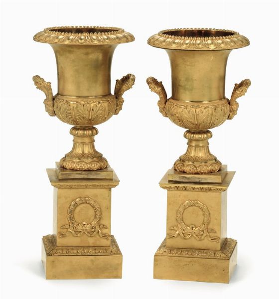 Coppia di vasi Medici in bronzo dorato e cesellato, Francia XIX-XX secolo  - Asta Antiquariato - Associazione Nazionale - Case d'Asta italiane