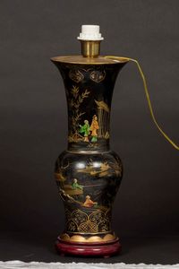 Vaso a tromba Probabilmente Cina (porcellana), decorazione Europa, XX secolo  - Asta Antiquariato - Associazione Nazionale - Case d'Asta italiane