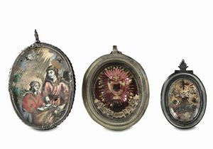 Tre pendenti porta reliquie in cornici ovali, XIX-XX secolo  - Asta Antiquariato - Associazione Nazionale - Case d'Asta italiane