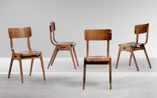 Quattro sedie modulari impilabili con struttura in legno.  - Asta Design - Associazione Nazionale - Case d'Asta italiane