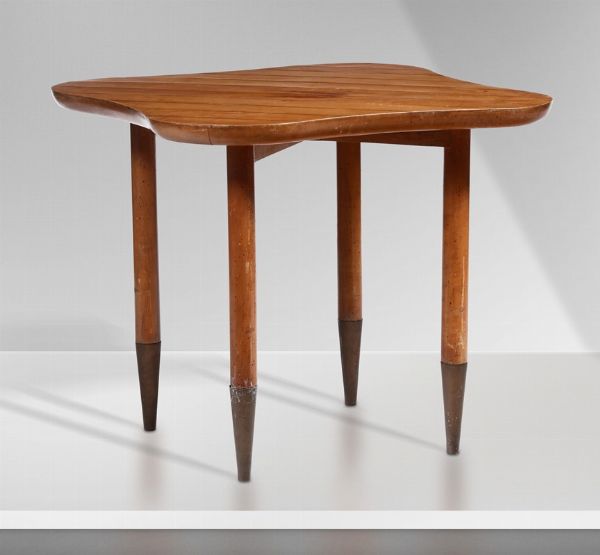 Tavolo in legno con puntali in ottone.  - Asta Design - Associazione Nazionale - Case d'Asta italiane