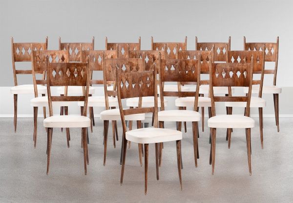 Sedici sedie con struttura in legno e rivestimenti in skai.  - Asta Design - Associazione Nazionale - Case d'Asta italiane
