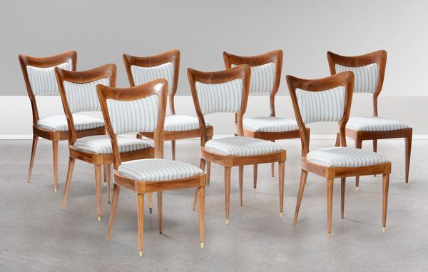 Otto sedie con struttura in legno e rivestimenti in tessuto.  - Asta Design - Associazione Nazionale - Case d'Asta italiane