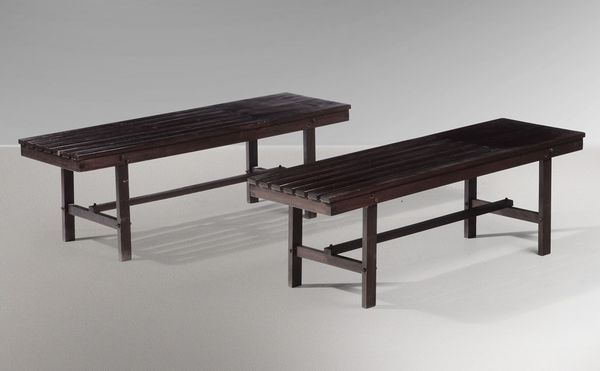 Due panche con struttura in legno.  - Asta Design - Associazione Nazionale - Case d'Asta italiane